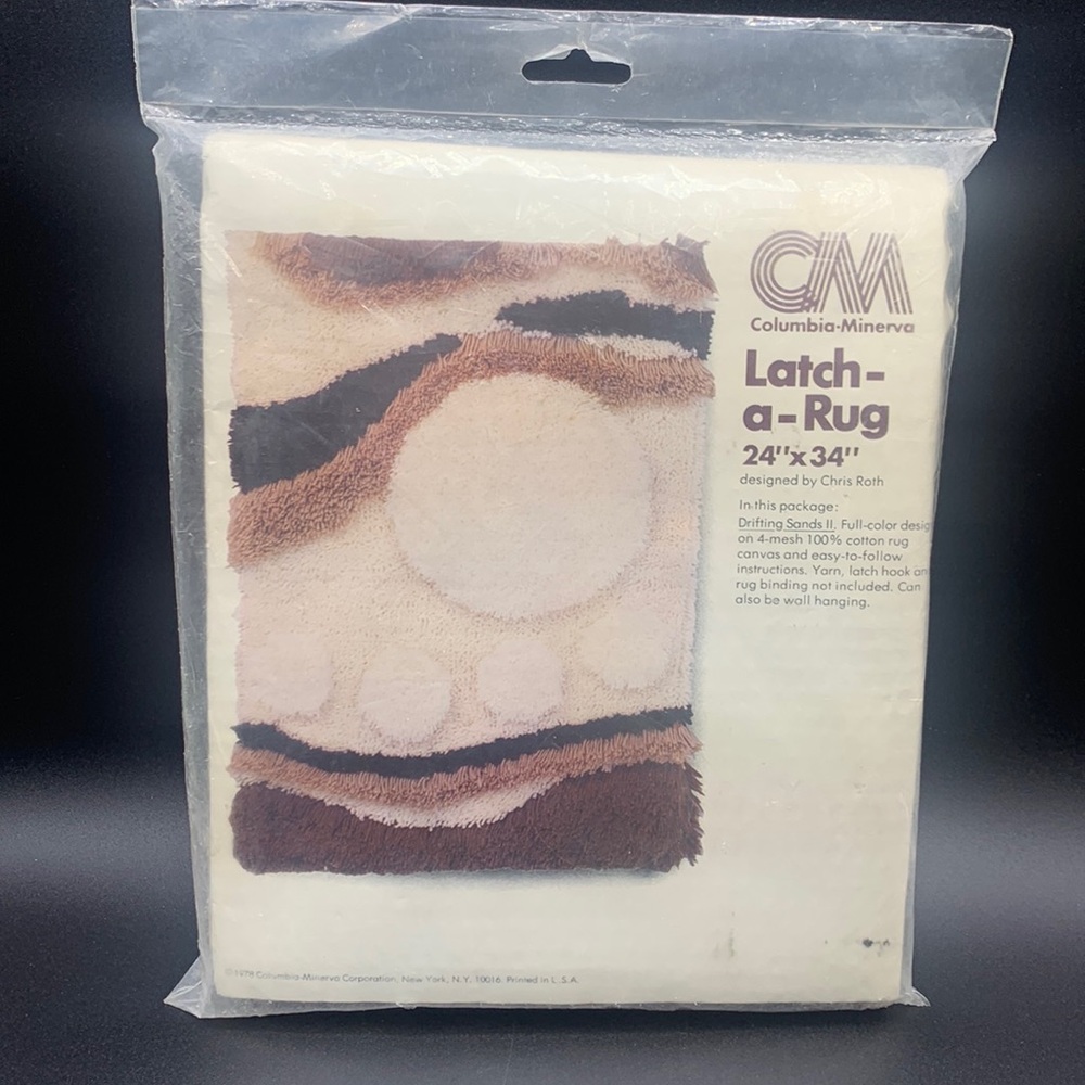 Columbia-Minerva 1978 Latch-a-Rug 24 x 34” Drifting Sands II Kit